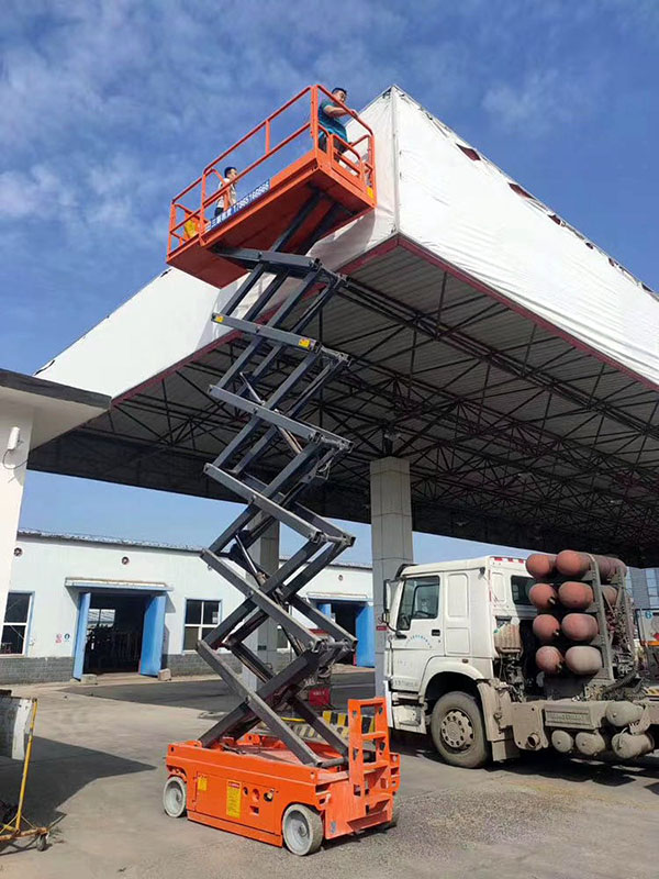 移动式升降机高空装修